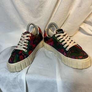 #8404. Farm Rio Hawaiian Canvas Sneakers. Women's Size 7.5